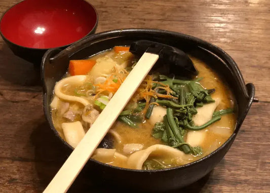 Steaming iron pot of houtou noodle soup at Houtou Fudou restaurant
